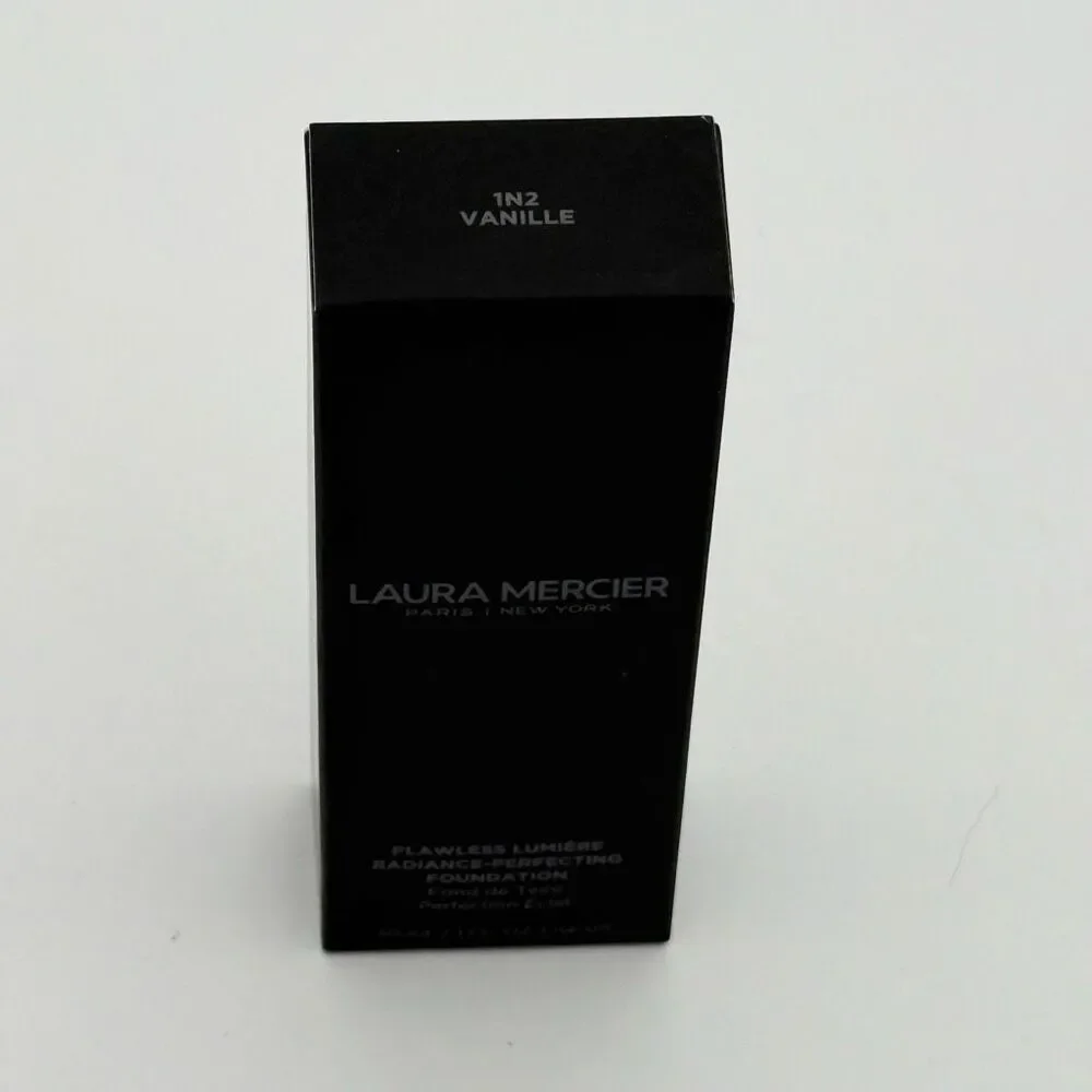 Laura Mercier Flawless Lumière Radiance-Perfecting Foundation in Shade Vanille 1